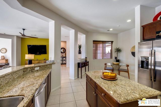 81091 Avenida Colonias, Indio CA: https://media.crmls.org/mediaz/daa605e0-4f6e-42a8-a242-21ff30fab3e6.jpg