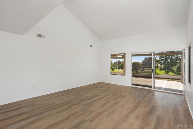 4905 Alicante Way, Oceanside CA: https://media.crmls.org/mediaz/daa640df-0352-43e1-bfe4-95df28f89a62.jpg