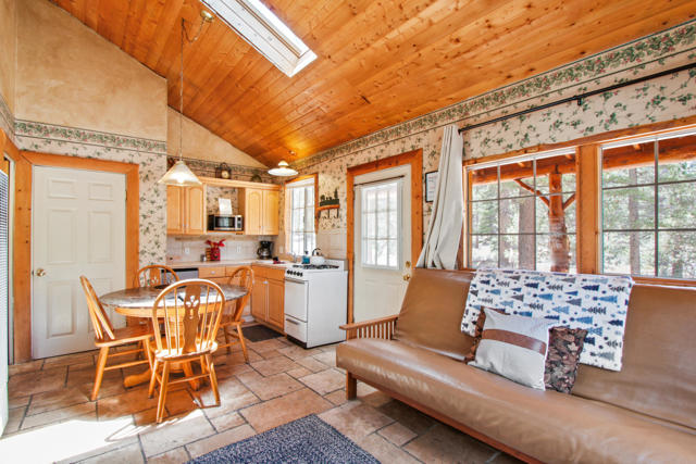43630 Rainbow Lane, Angelus Oaks CA: https://media.crmls.org/mediaz/daa6ed9a-f2ca-46ee-99e4-a64e48318495.jpg
