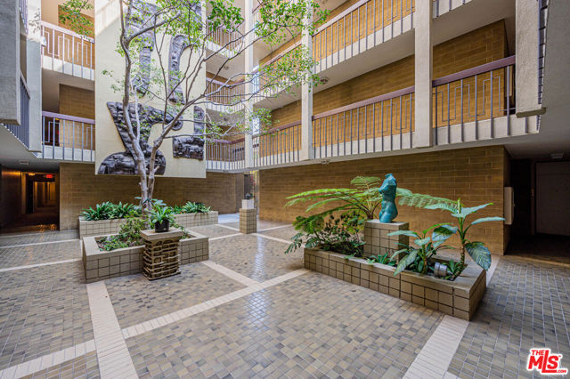 1300 Midvale Avenue, Los Angeles CA: https://media.crmls.org/mediaz/daa72e74-4887-47c2-bd71-7ef9e61744dc.jpg