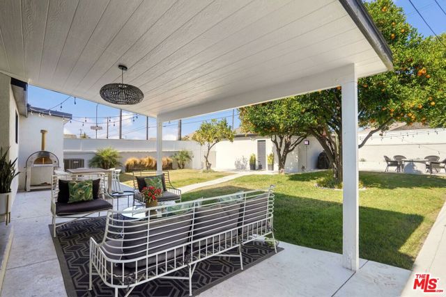 3650 Virginia Road, Los Angeles CA: https://media.crmls.org/mediaz/daa8cddd-d22d-4f18-bacc-32dc440a2c4f.jpg