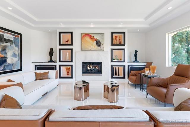 6617 Muirlands Dr, La Jolla CA: https://media.crmls.org/mediaz/daa8cf32-e5ea-44bd-9a03-303396c31c96.jpg