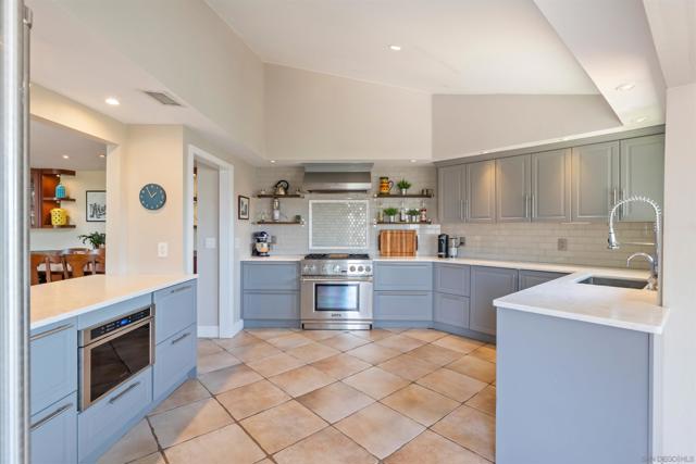 17924 Saint Andrews Dr, Poway CA: https://media.crmls.org/mediaz/daa93309-645a-4627-a954-3be76c5e3df6.jpg