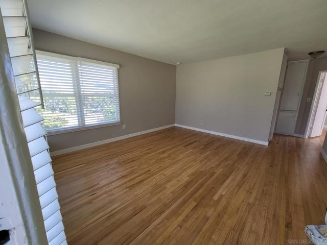 4660 Saratoga Ave, San Diego CA: https://media.crmls.org/mediaz/daa95ae2-2cf6-44f3-8c41-35a059edc529.jpg