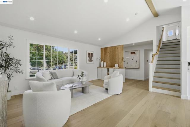 Image 7 of 39 For 7574 Birkdale Dr