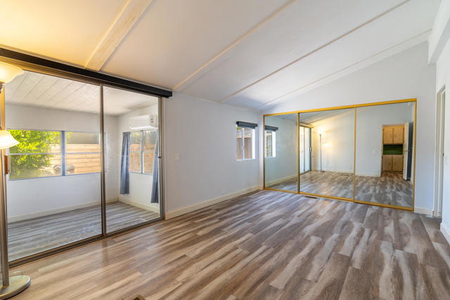 14 International Boulevard, Rancho Mirage CA: https://media.crmls.org/mediaz/daa9a012-c6ff-4941-9f2f-838e6cae9637.jpg