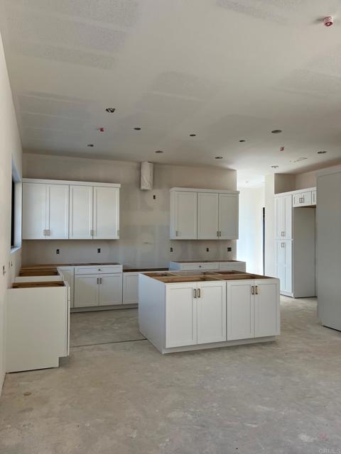 15176 Vali Hai Rd, Poway CA: https://media.crmls.org/mediaz/daa9b73d-693e-4a26-bed6-184994ef619a.jpg