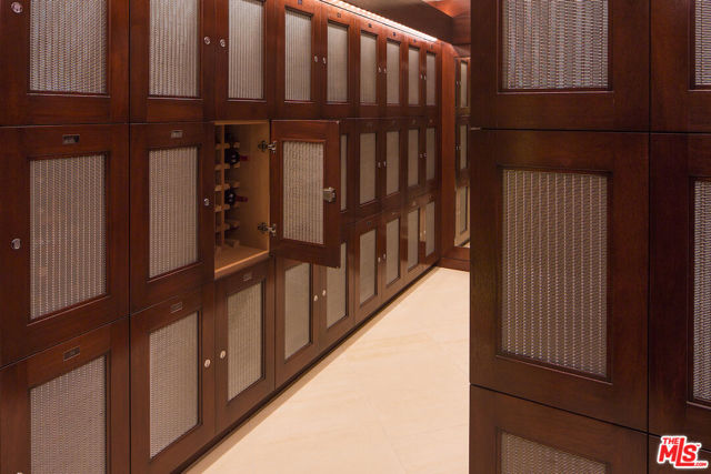 10580 Wilshire Boulevard, Los Angeles CA: https://media.crmls.org/mediaz/daaa1211-7a5f-4fdc-ba15-927f551fa857.jpg