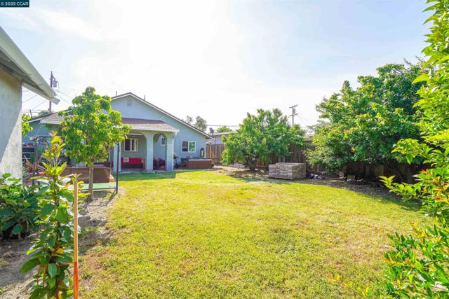 37 Wharf Dr, Bay Point CA: https://media.crmls.org/mediaz/daaa5019-4384-45a4-bfca-8a18214e13be.jpg
