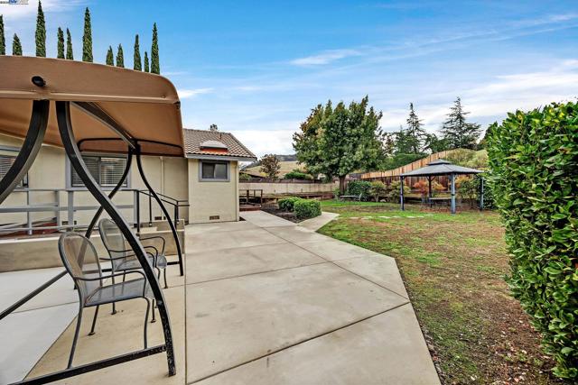 1116 Vista Point Ln, Concord CA: https://media.crmls.org/mediaz/daaa6810-7a59-478b-993d-a9c2978ee56f.jpg
