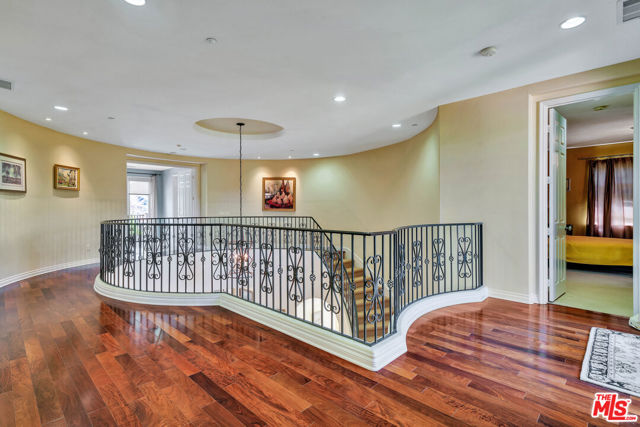 2882 Rainfield Avenue, Westlake Village CA: https://media.crmls.org/mediaz/daaaa1fb-e8e7-4f3e-a2b6-c3ad607a936b.jpg