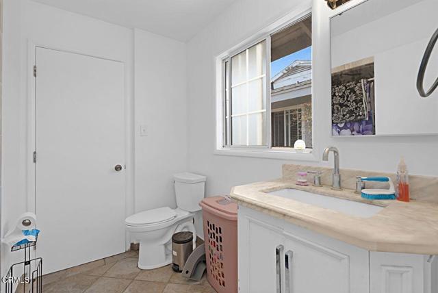 1127 Douglas Avenue, Oxnard CA: https://media.crmls.org/mediaz/daab7fb3-b9f0-4d92-8ad8-e609d8a5ec94.jpg
