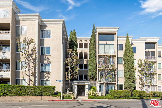 8455 Fountain Avenue, West Hollywood CA: https://media.crmls.org/mediaz/daabeec3-a1df-4901-ba0f-214786950b5e.jpg