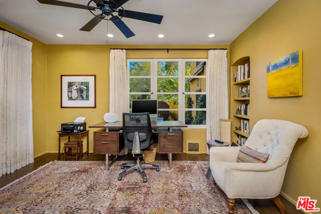 500 N Las Palmas Avenue, Los Angeles CA: https://media.crmls.org/mediaz/daacb8a7-67b0-46d6-985d-ba56bad30b36.jpg