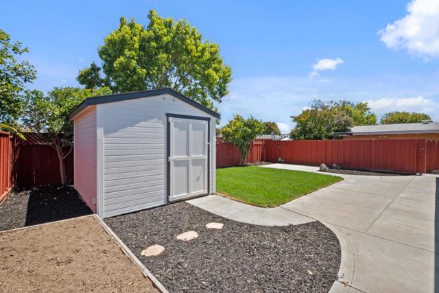 27650 La Porte Avenue, Hayward CA: https://media.crmls.org/mediaz/daad81f7-a122-4d61-8f3b-d44d6bd6946f.jpg