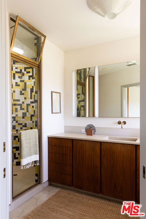 5514 Ridge Oak Drive, Los Angeles CA: https://media.crmls.org/mediaz/daad9d7d-71a7-45ca-8cff-093dee287cf1.jpg
