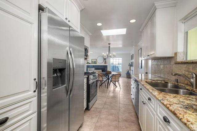 1639 Tamarack Avenue, Carlsbad CA: https://media.crmls.org/mediaz/daae0bfd-b428-4f69-aa0b-0eee7a9ad17c.jpg