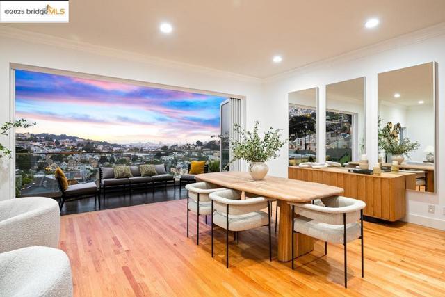 678 Clipper St, San Francisco CA: https://media.crmls.org/mediaz/daae430e-1685-419f-9f4d-b8e03e095c39.jpg