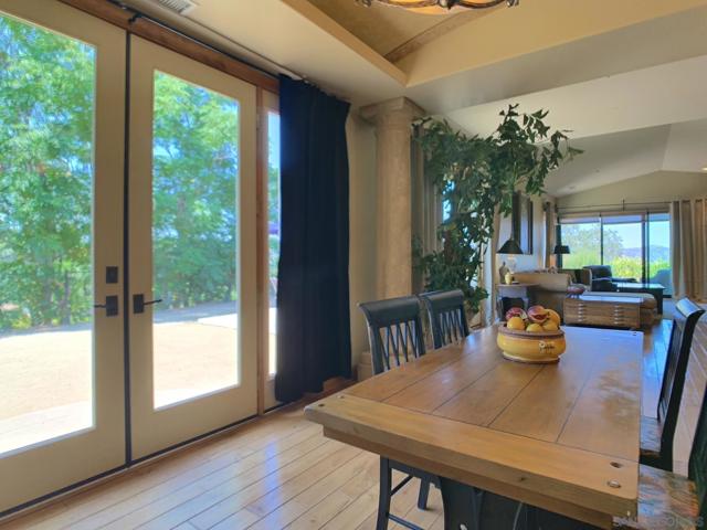 1445 Terracita Ln, Alpine CA: https://media.crmls.org/mediaz/daae480e-47ee-474d-a598-c4db35531e65.jpg