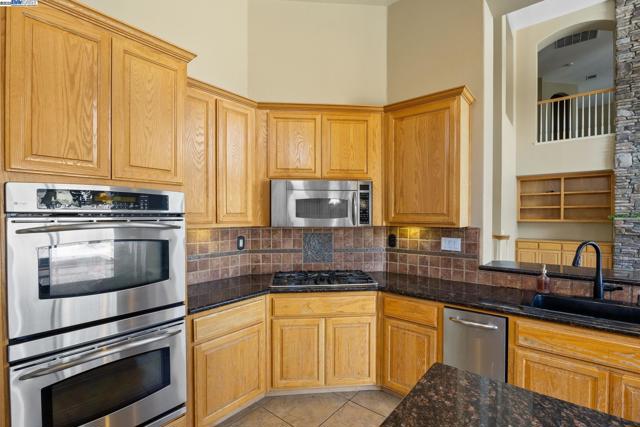 2132 Gold Poppy St, Brentwood CA: https://media.crmls.org/mediaz/daae7790-b5fd-4061-a8ee-f5f32872efb9.jpg