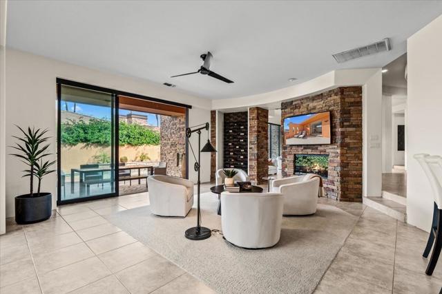 Image 14 of 43 For 50380 Via Serenidad