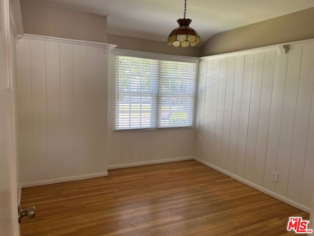 12825 Waddell Street, Valley Village CA: https://media.crmls.org/mediaz/daaeff77-4368-474b-ad32-a568813e5bcb.jpg