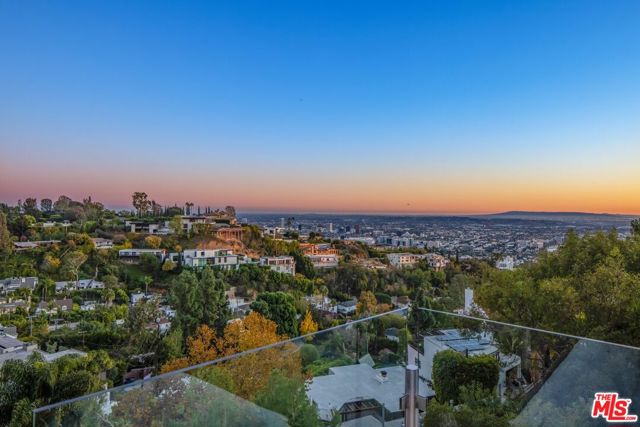 9318 Warbler Way, Los Angeles CA: https://media.crmls.org/mediaz/daaf5e51-f254-4564-936d-fba067a75c1c.jpg