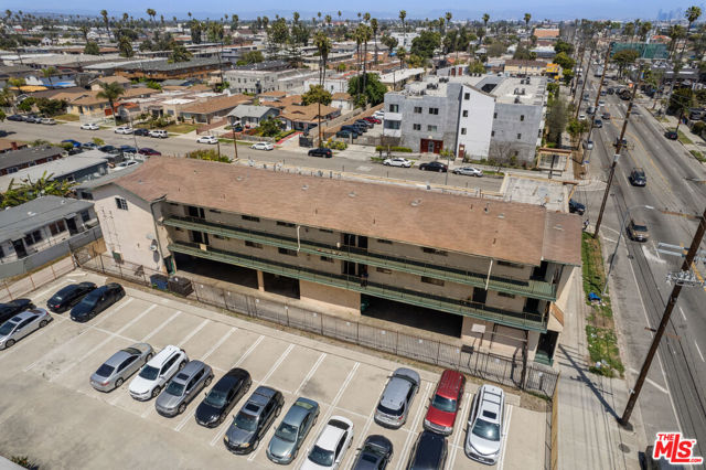 8307 S Figueroa Street, Los Angeles CA: https://media.crmls.org/mediaz/dab00e50-4bb2-4ae2-bba2-0ca38668f1f9.jpg
