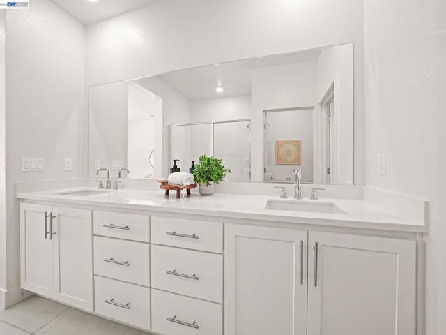 3265 Internet Cmn, Fremont CA: https://media.crmls.org/mediaz/dab01468-986b-488b-b15a-edf4bb65ab29.jpg