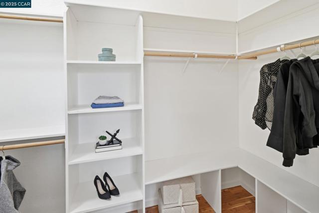 1975 Holly Creek Pl, Concord CA: https://media.crmls.org/mediaz/dab055a5-b53b-4750-8e19-b83b6188b981.jpg