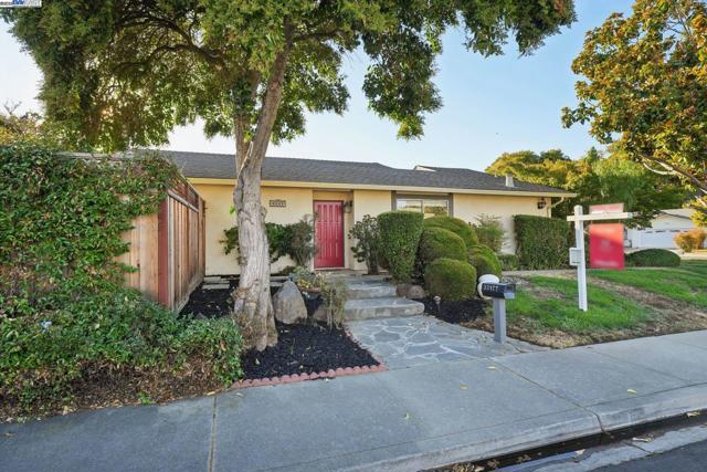 33177 Quail Drive, Union City CA: https://media.crmls.org/mediaz/dab0899a-0cda-4469-b5c7-4d9773b498db.jpg