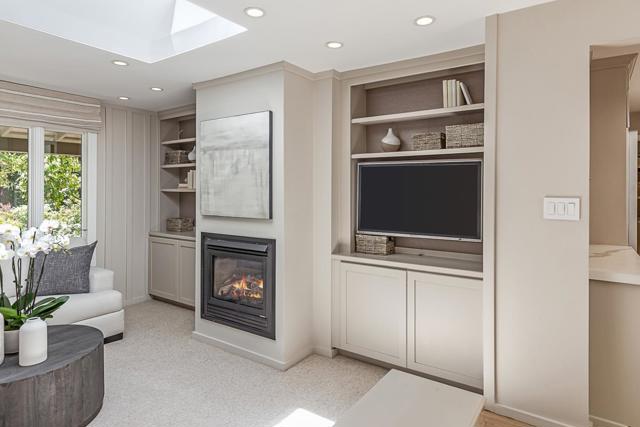 3 Wyndham Drive, Portola Valley CA: https://media.crmls.org/mediaz/dab0a986-ab1f-4fd9-a797-749b026d2918.jpg