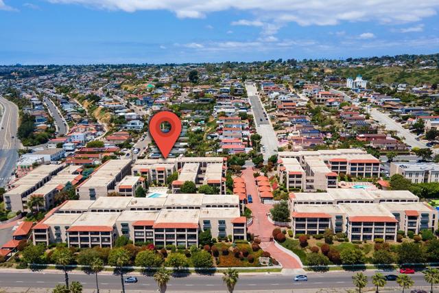 2510 Clairemont Dr, San Diego CA: https://media.crmls.org/mediaz/dab0e6e7-8fe8-4bc7-a20d-8ffe6d899fe0.jpg