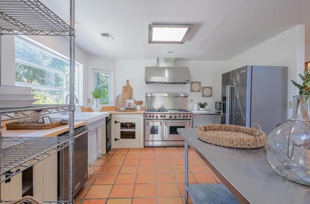 158 Echo Valley Road, Prunedale CA: https://media.crmls.org/mediaz/dab0e8e0-bdd8-4fb6-b1ed-24e7234a7c5b.jpg