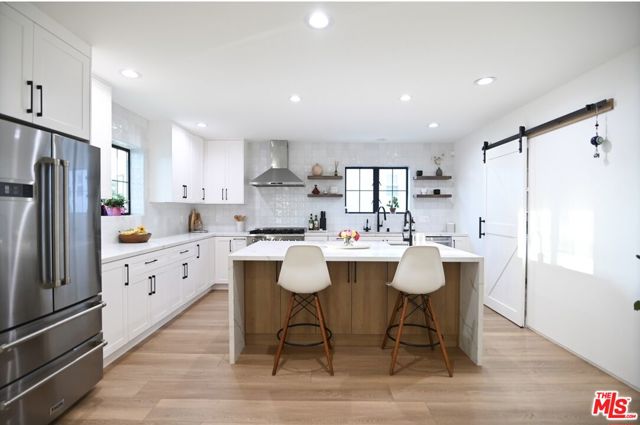 1430 Stearns Drive, Los Angeles CA: https://media.crmls.org/mediaz/dab110c1-2cf1-44b1-86ce-d1ab8d1440ca.jpg