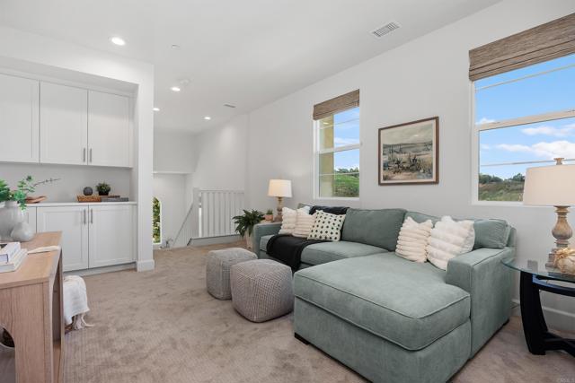3002 Villeta Ave, Carlsbad CA: https://media.crmls.org/mediaz/dab114ef-f152-4af9-9da0-d4659d79ba88.jpg
