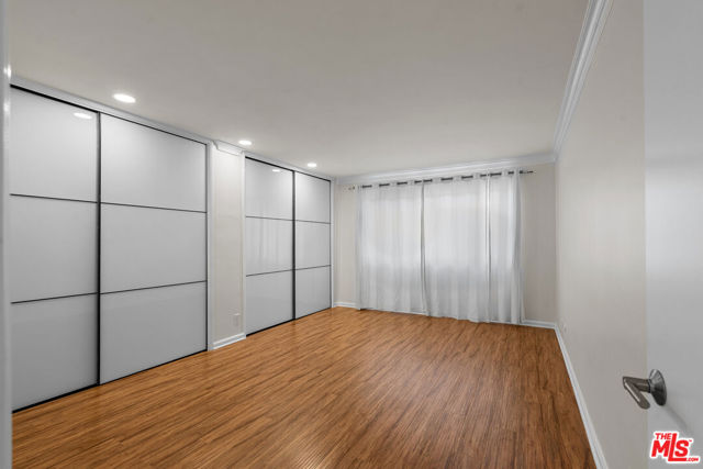 818 S Lucerne Boulevard, Los Angeles CA: https://media.crmls.org/mediaz/dab1cf3b-d2f3-4afc-a96d-1bfdafb33f9a.jpg