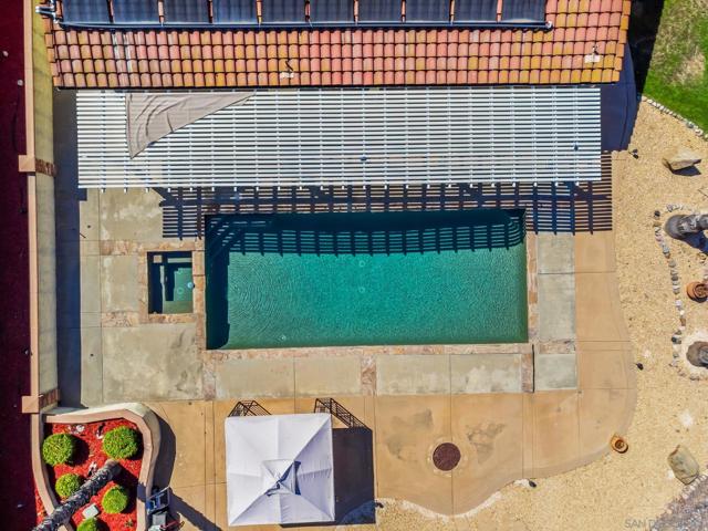 16345 Bassett Ct, Ramona CA: https://media.crmls.org/mediaz/dab28827-81d4-4263-a4df-eacf209dd418.jpg