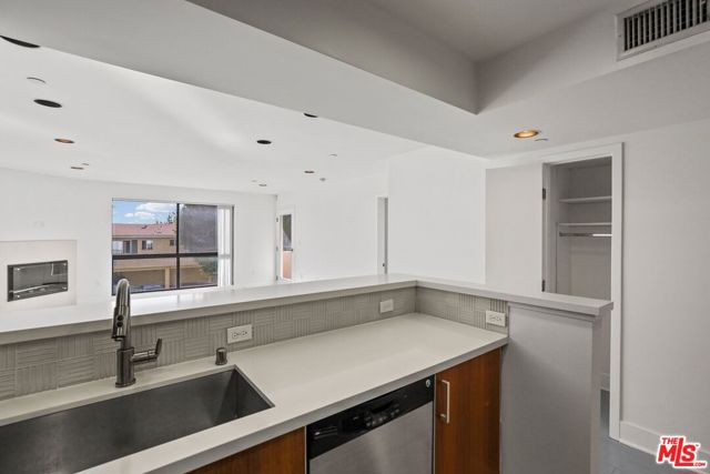 1518 Federal, Los Angeles CA: https://media.crmls.org/mediaz/dab2bdbf-3150-463a-9a9b-c60221c161e7.jpg