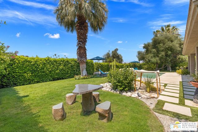 450 E Bogert Trail, Palm Springs CA: https://media.crmls.org/mediaz/dab2f26c-562f-438b-b94b-e141fa6070ac.jpg
