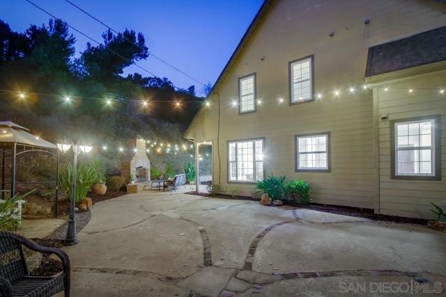 2543 Daisy Ln, Fallbrook CA: https://media.crmls.org/mediaz/dab33cd6-cb92-4987-af8b-4721a48298cb.jpg