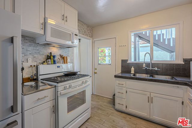 1760 18th Street, Apt A photo 3