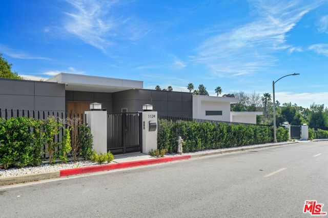 1124 Summit Drive, Beverly Hills, California 90210, 3 Bedrooms Bedrooms, ,3 BathroomsBathrooms,Single Family Residence,For Sale,Summit,24352151
