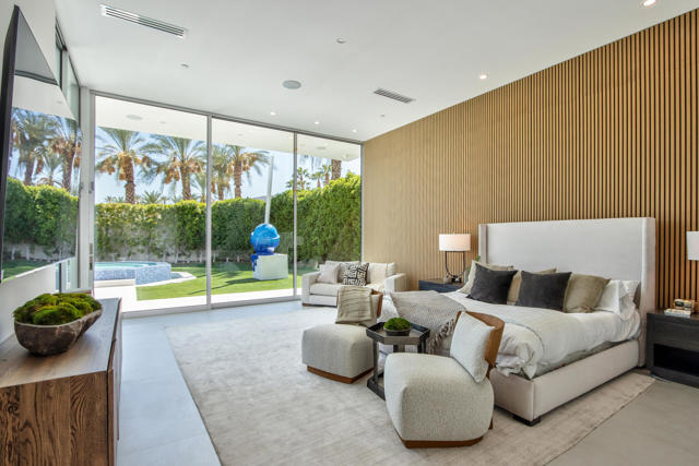 1 Makena Lane, Rancho Mirage CA: https://media.crmls.org/mediaz/dab4d8dc-cce5-4eea-90ad-6075c5705a0e.jpg