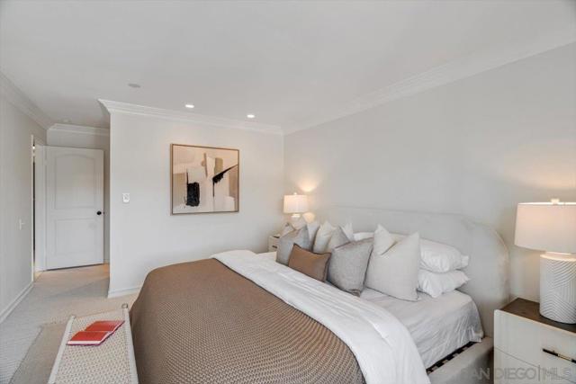 7550 Eads Ave, La Jolla CA: https://media.crmls.org/mediaz/dab4e814-fb15-431e-a333-a085e473b23c.jpg