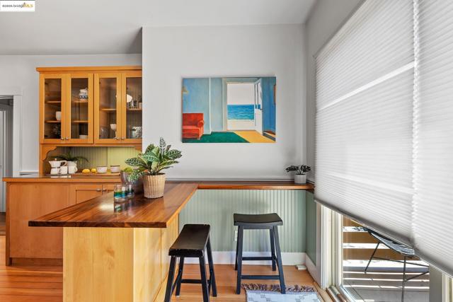 393 43Rd St, Oakland CA: https://media.crmls.org/mediaz/dab4f45a-b6f7-4867-9467-034b142e9ecf.jpg