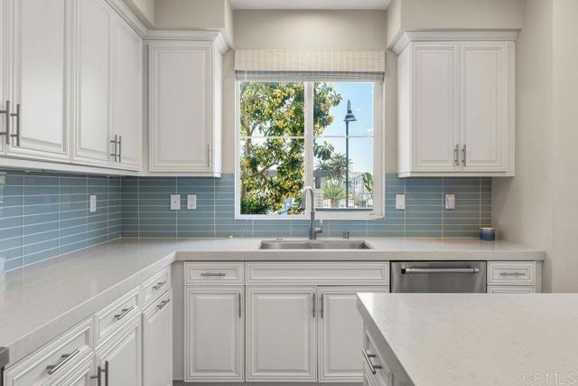 Detail Gallery Image 15 of 39 For 1105 Hibiscus Way, Oceanside,  CA 92054 - 3 Beds | 2/1 Baths