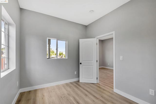 221 4th, Richmond CA: https://media.crmls.org/mediaz/dab59713-352a-4f76-8e7a-89e0670185e6.jpg