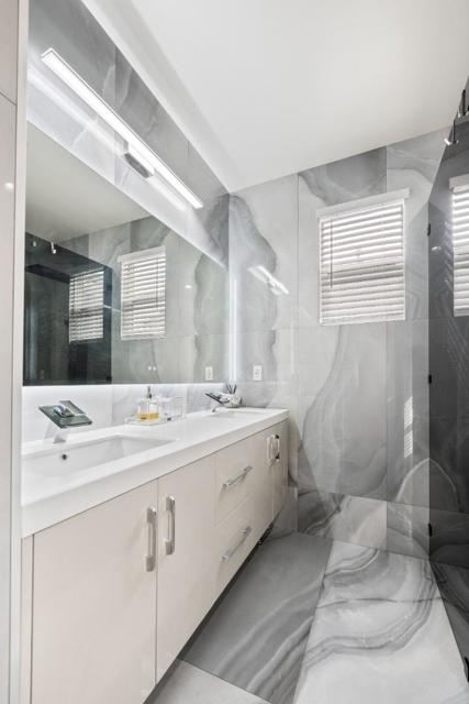 2372 Donner Pass Avenue, Sacramento CA: https://media.crmls.org/mediaz/dab5adde-5a5d-4f64-926c-38226ab89e52.jpg