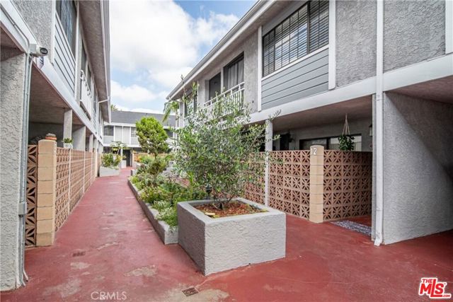 4345 W 154th Street, Lawndale CA: https://media.crmls.org/mediaz/dab5db88-208d-4911-bff3-e051b12b9673.jpg